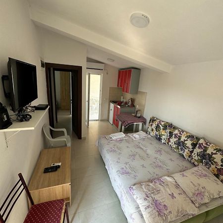Apartment Perutovic Сутоморе Екстериор снимка