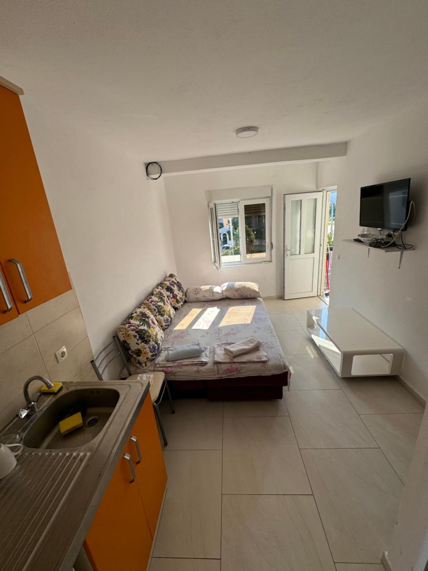 Apartment Perutovic Сутоморе Екстериор снимка