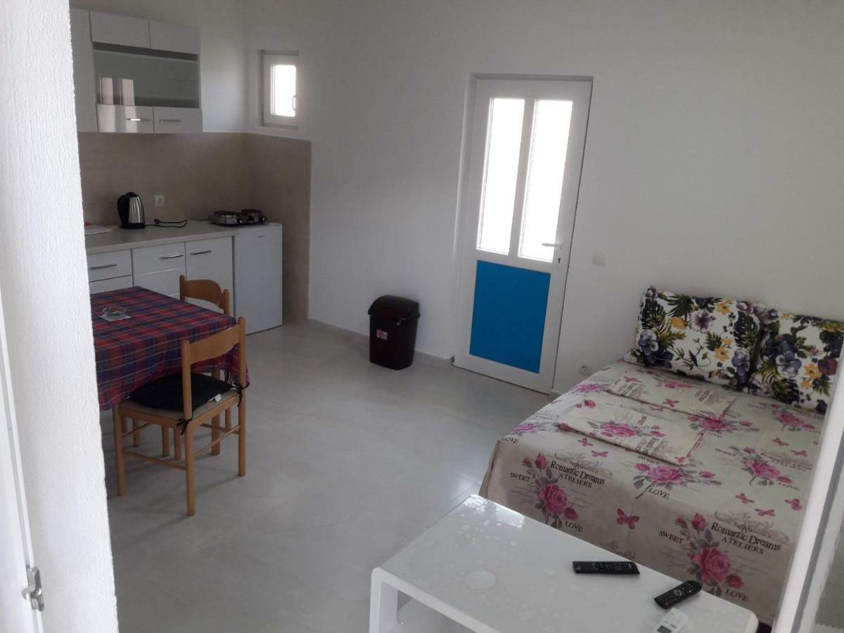 Apartment Perutovic Сутоморе Екстериор снимка